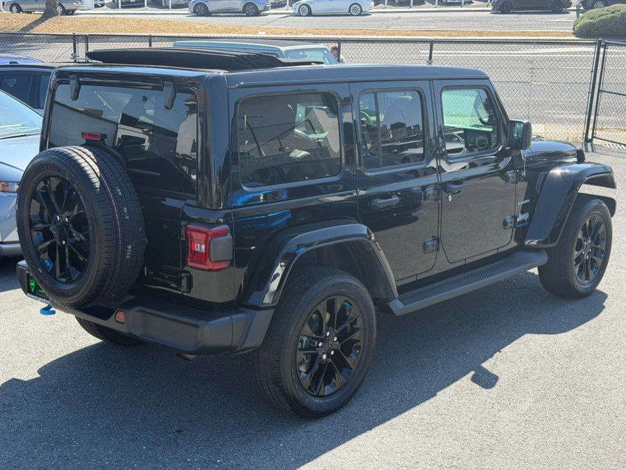 Used 2023 Jeep Wrangler Unlimited Sahara AWD/4WD image 6