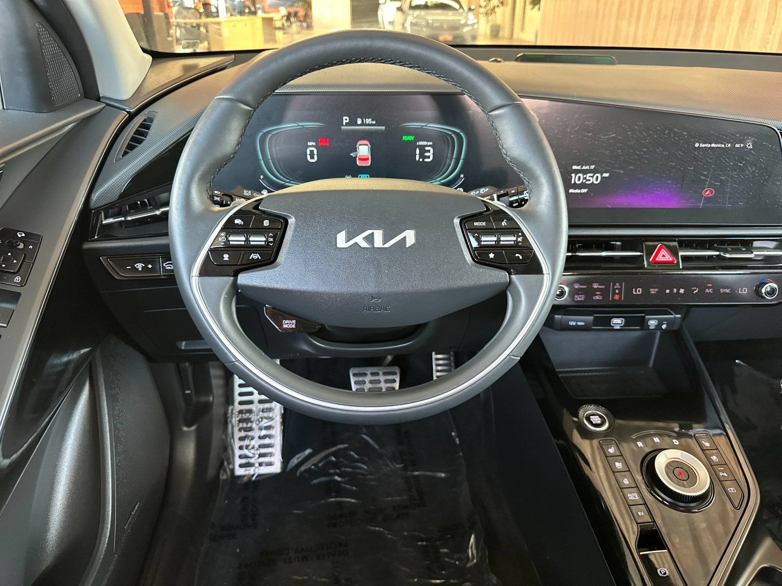 Certified 2024 Kia Niro SX Touring FWD image 19
