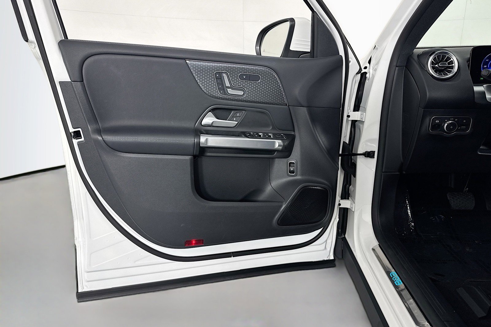 Certified 2025 Mercedes-Benz EQB 250+ image 20