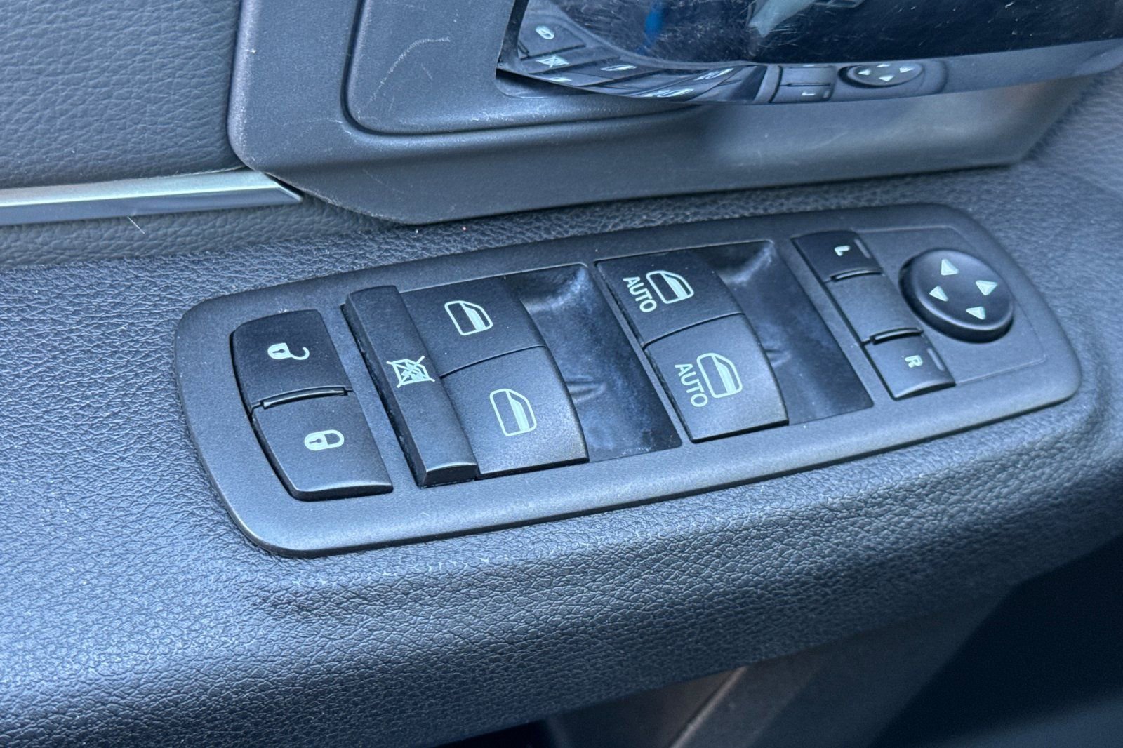 Used 2022 RAM 1500 Classic SLT image 11