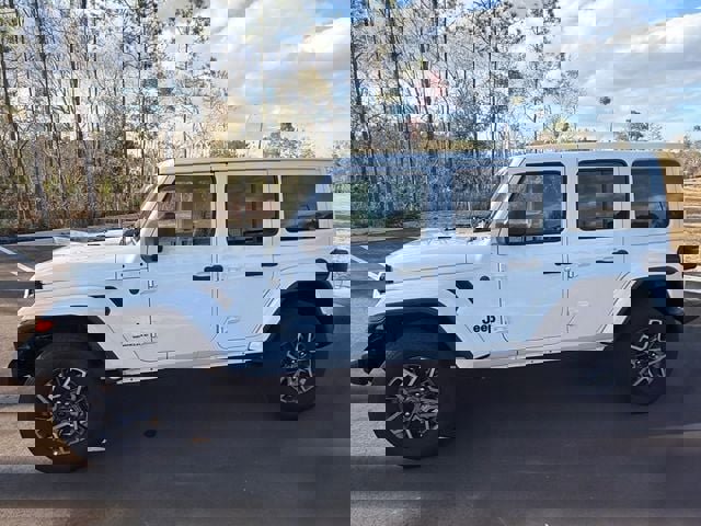 Used 2025 Jeep Wrangler Unlimited Sahara image 2