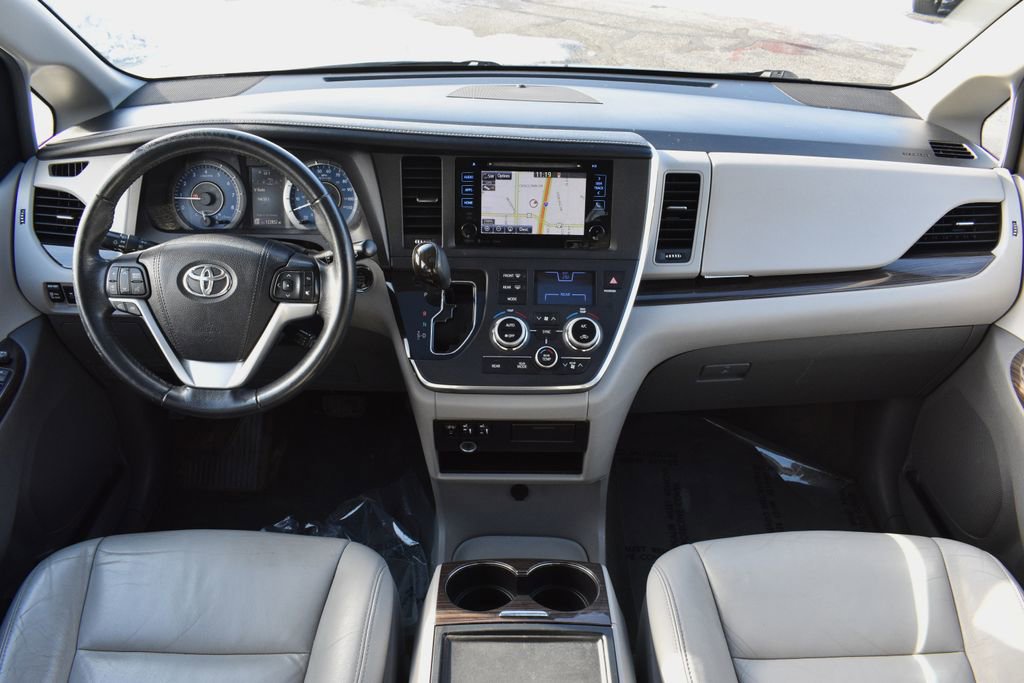 Used 2016 Toyota Sienna XLE image 13