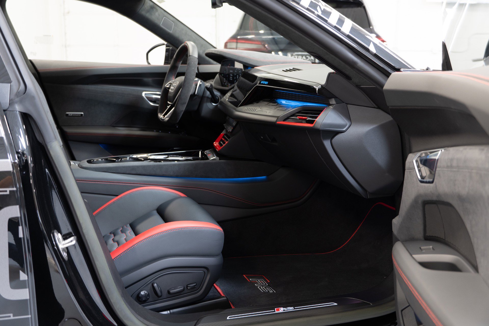 Used 2023 Audi RS e-tron GT image 33