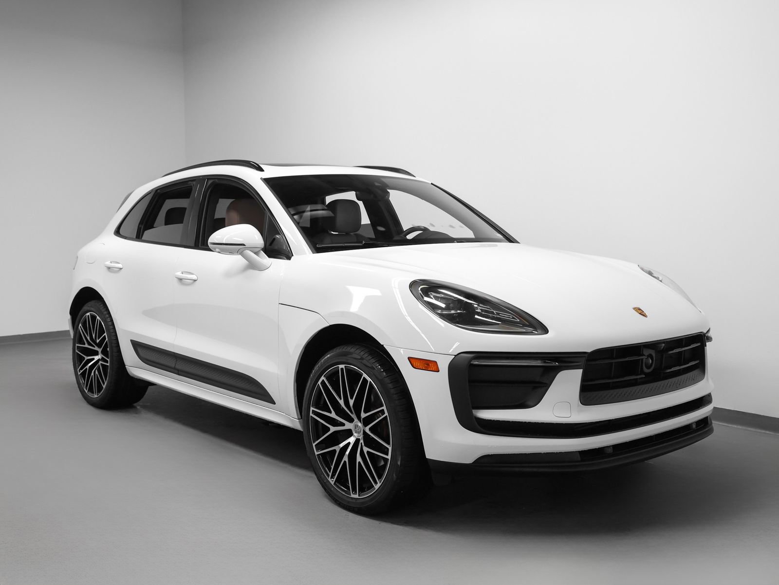 Certified 2023 Porsche Macan AWD/4WD image 10