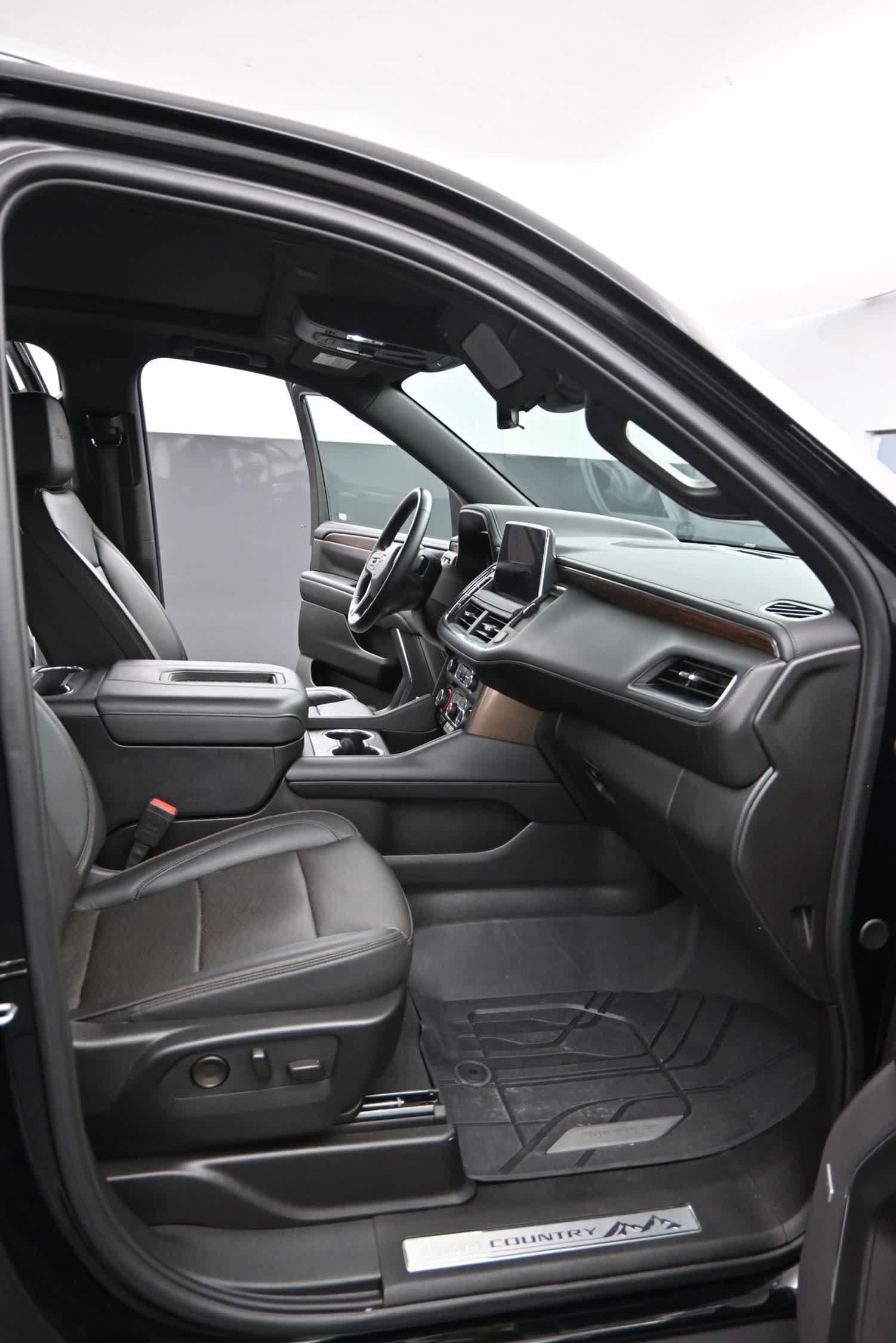 Used 2024 Chevrolet Tahoe High Country w/ Premium Package AWD/4WD image 16