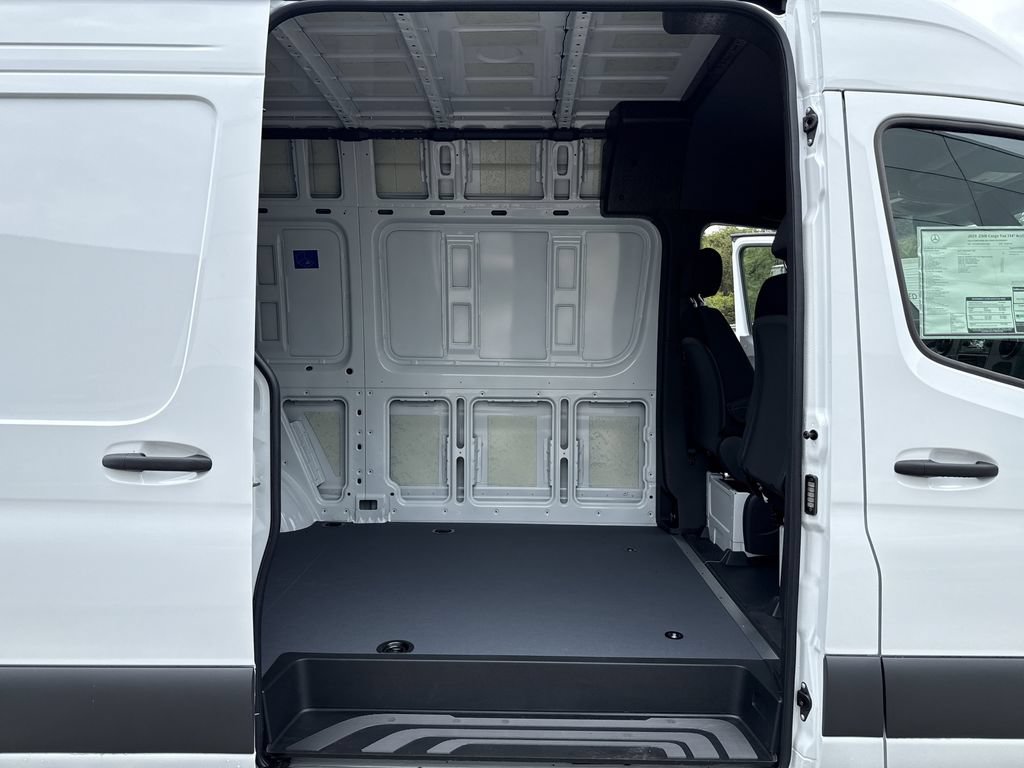 New 2025 Mercedes-Benz Sprinter 2500 image 9