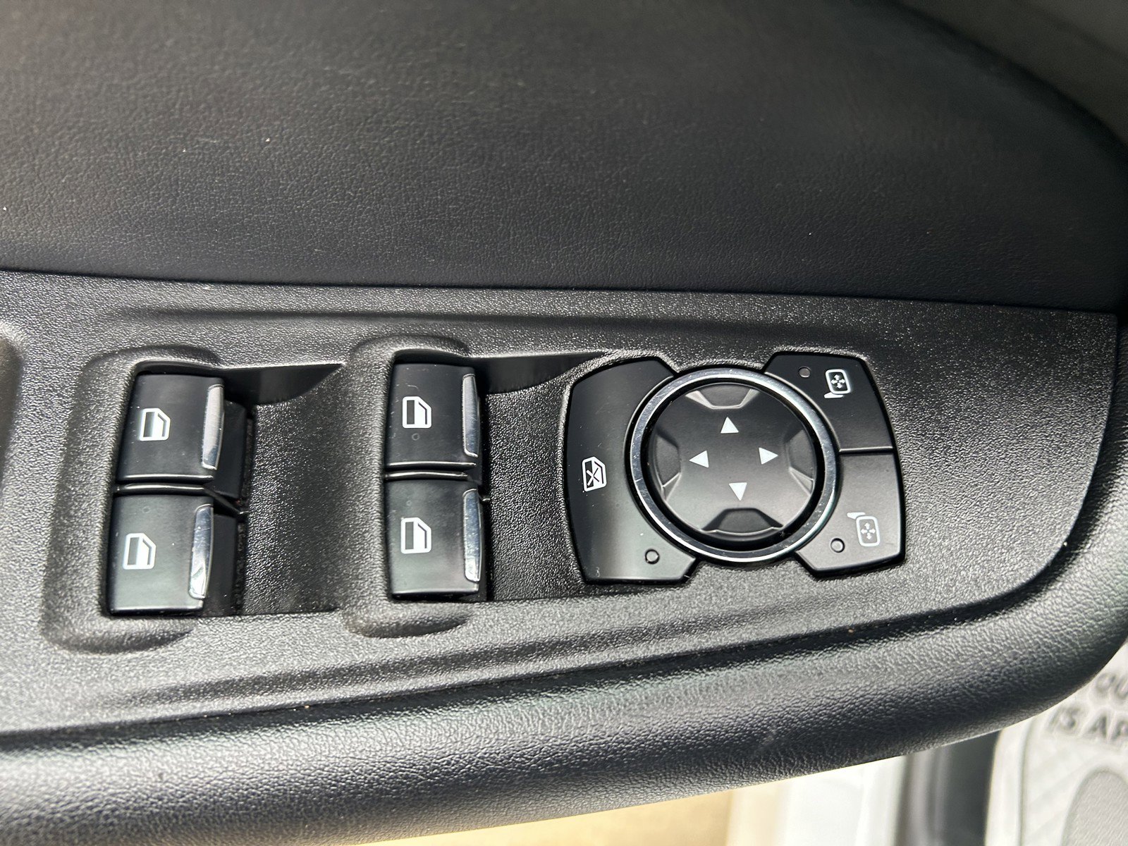 Used 2023 Ford Edge SEL image 11