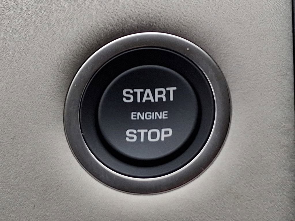 New 2026 Land Rover Discovery S image 12