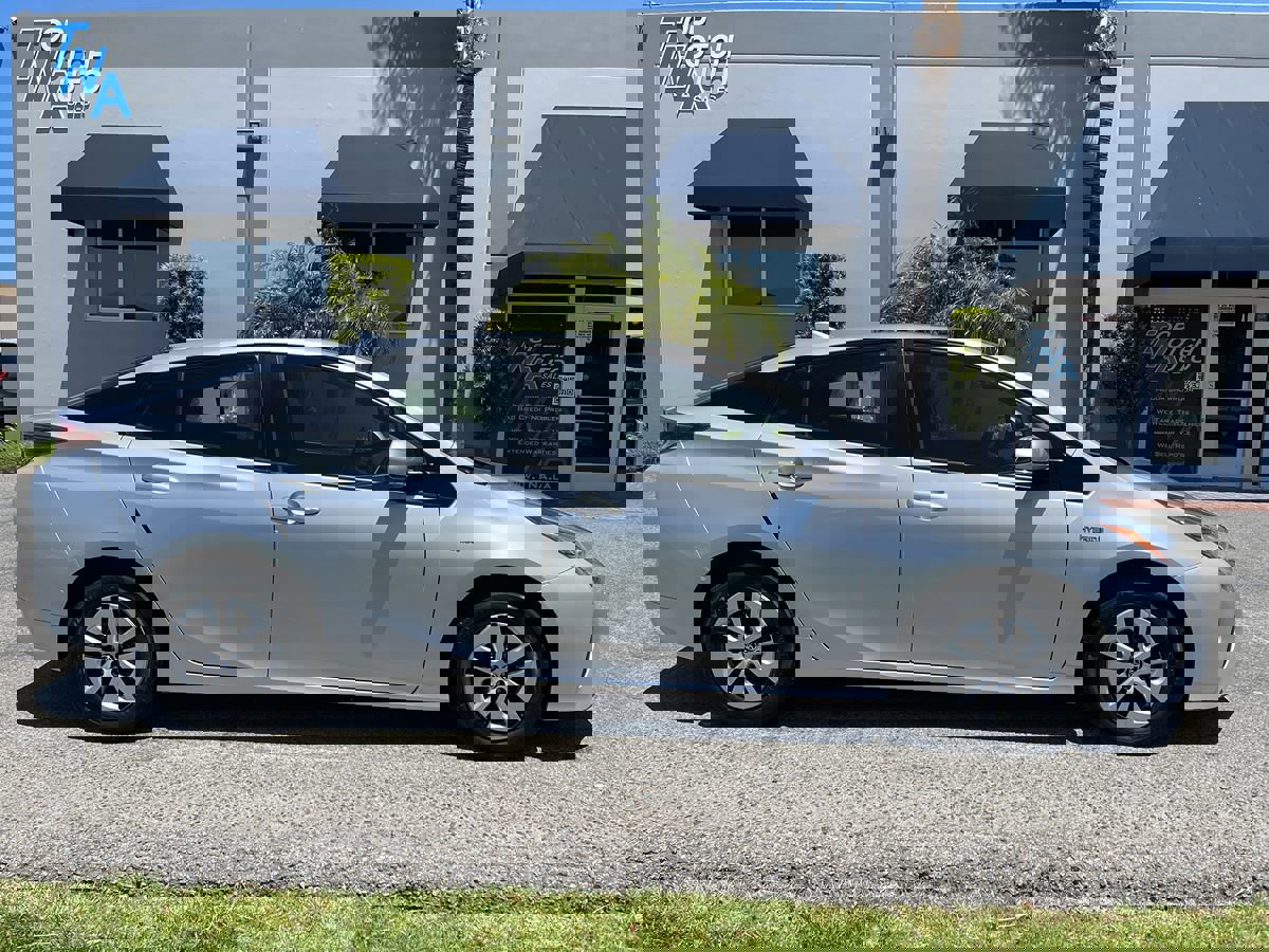 Used 2018 Toyota Prius Three image 4