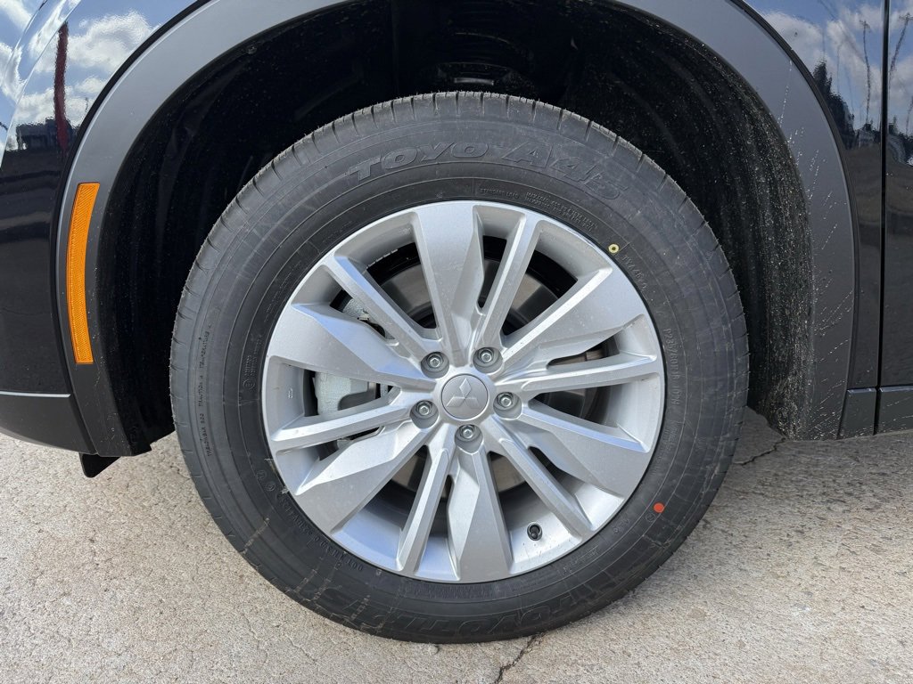 New 2026 Mitsubishi Outlander ES image 10