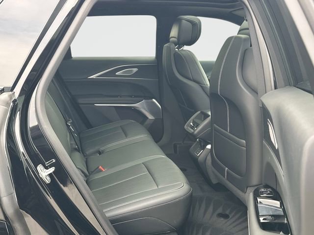 Used 2025 Cadillac Lyriq Sport image 21