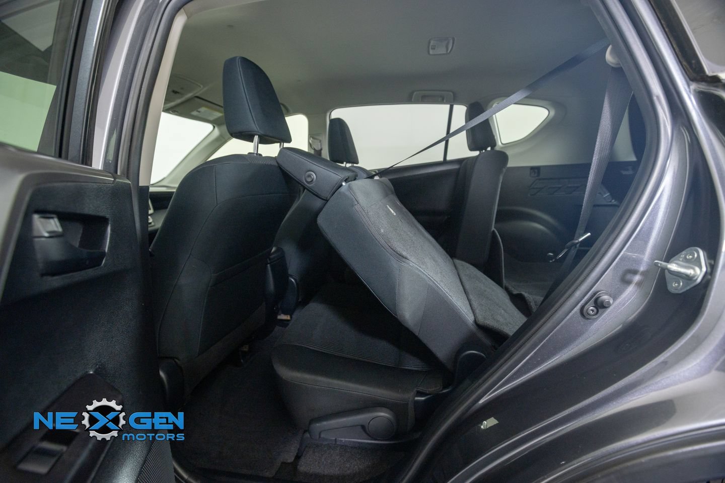 Used 2016 Toyota RAV4 LE FWD image 27