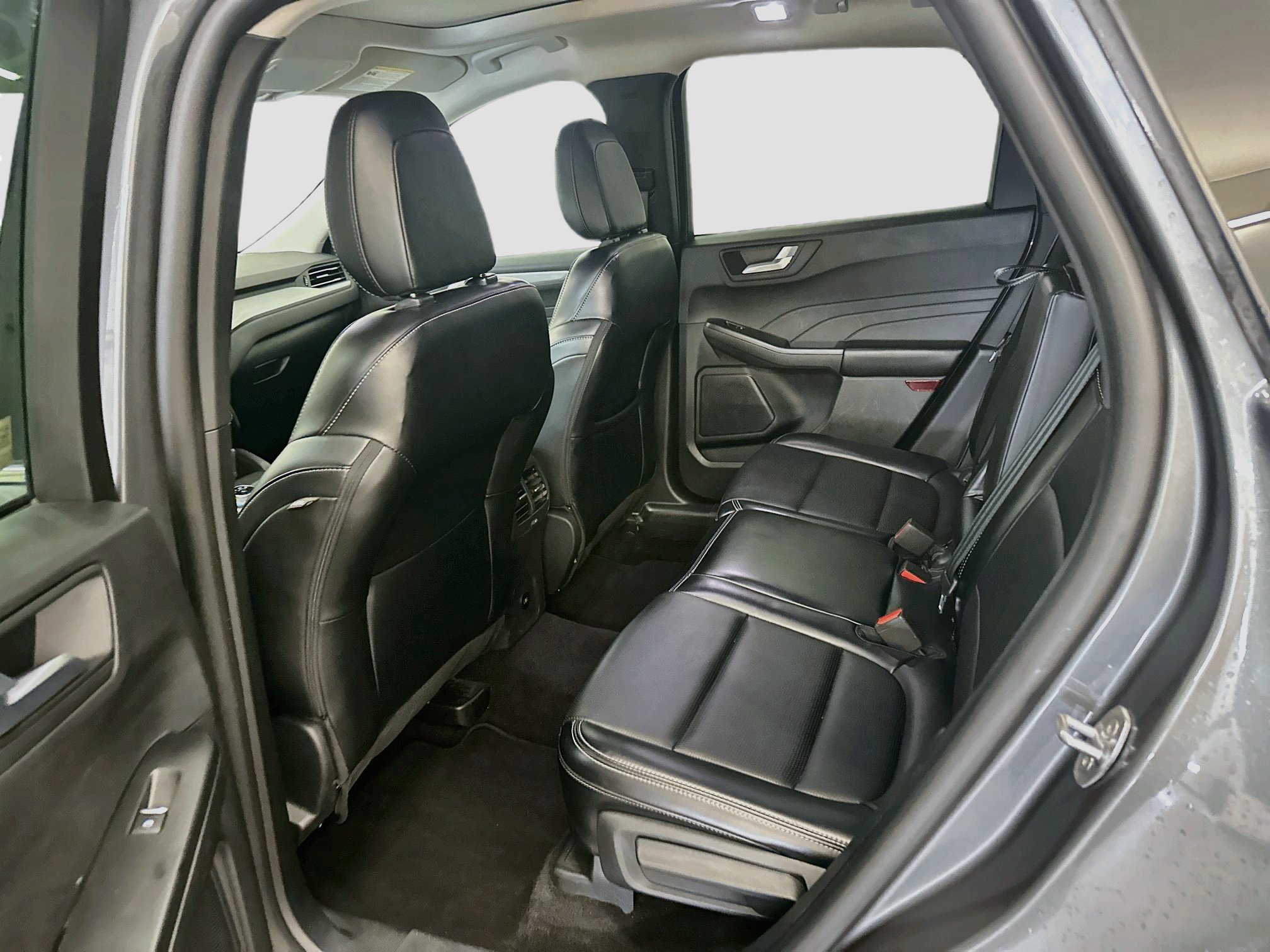 Used 2025 Ford Escape Platinum AWD/4WD image 30