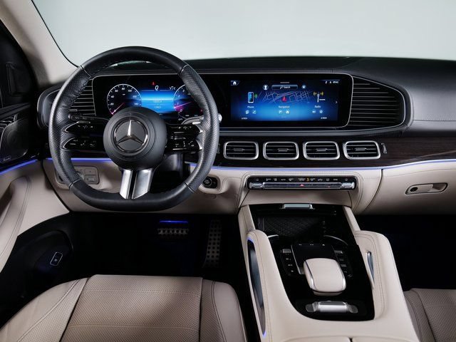 Used 2024 Mercedes-Benz GLS 580 4MATIC image 10