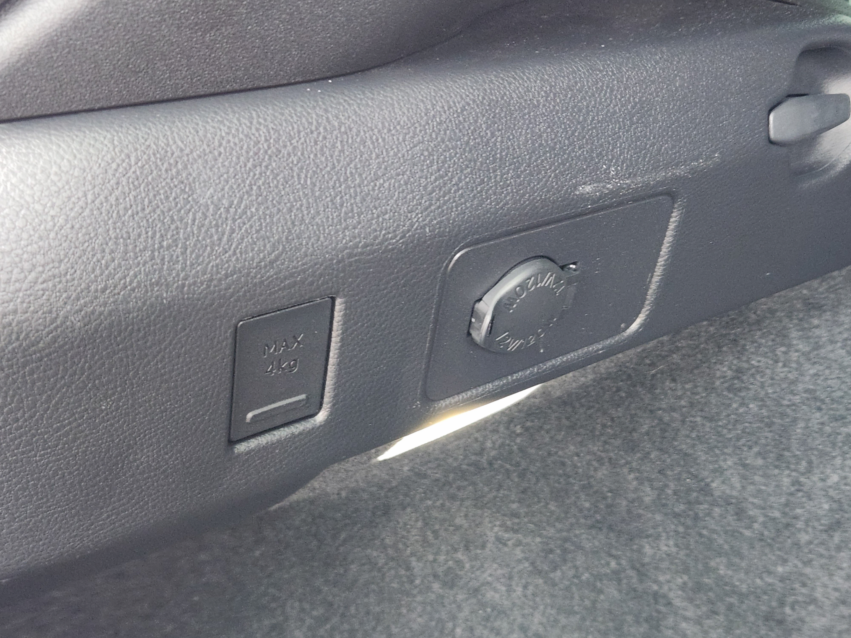 Used 2025 Lexus UX 300h FWD w/ Accessory Package (Z1) image 31