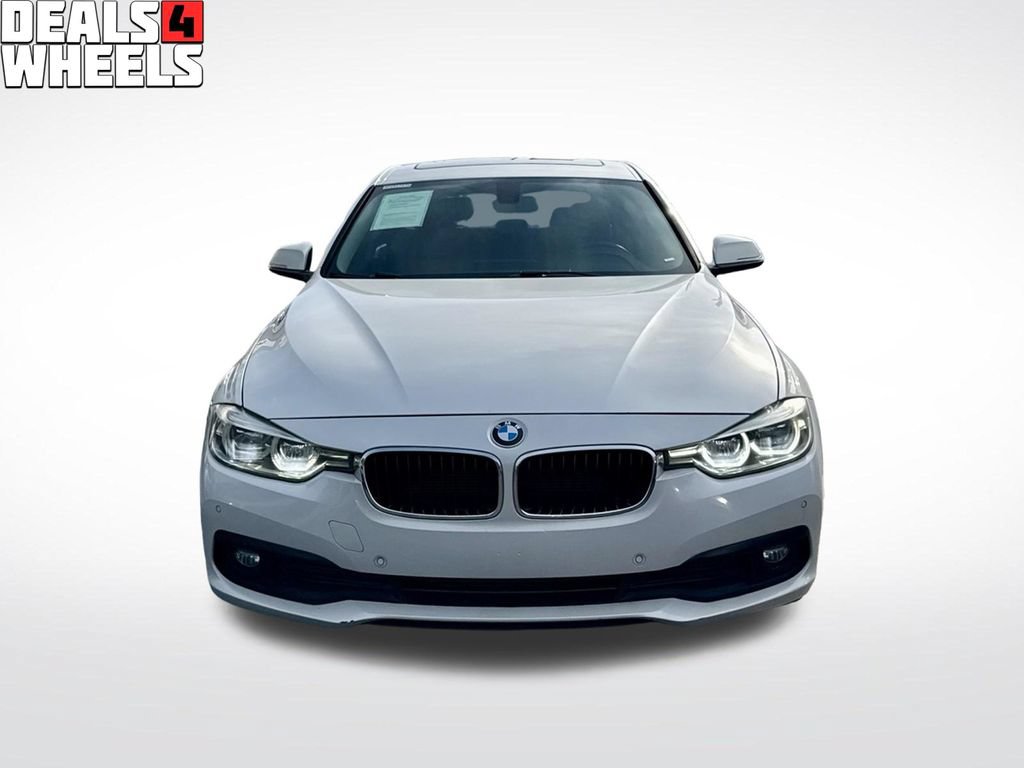 Used 2018 BMW 320i Sedan RWD image 2