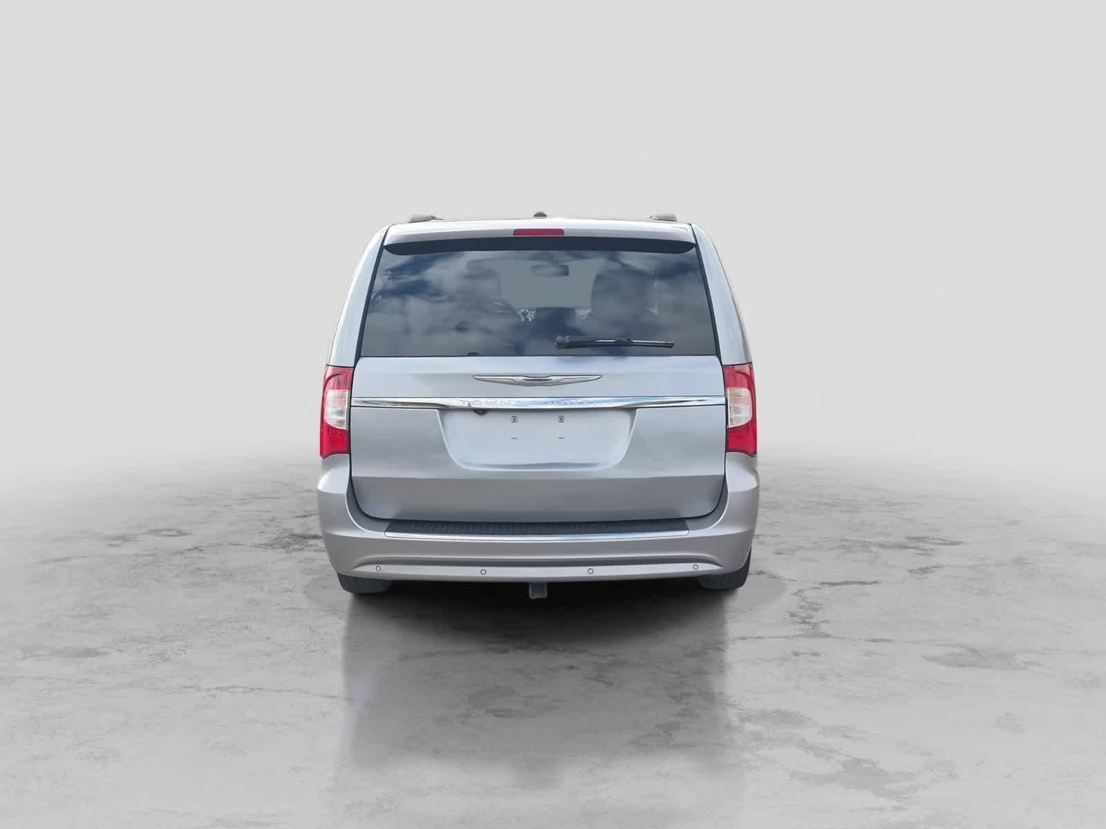Used 2014 Chrysler Town & Country Touring-L w/ Driver Convenience Group FWD image 7