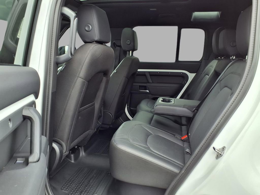 Used 2025 Land Rover Defender 110 S image 26