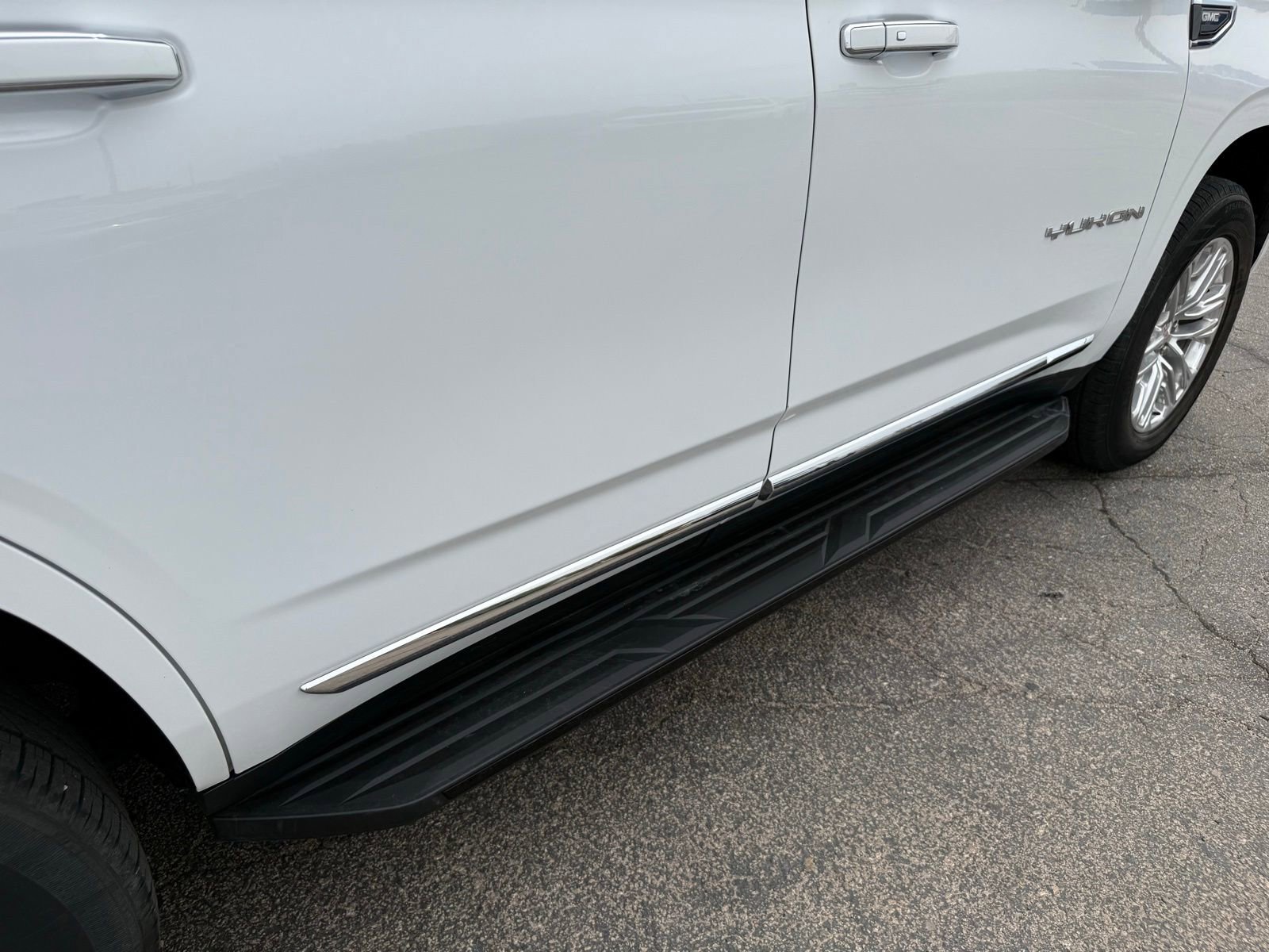 Used 2024 GMC Yukon SLT RWD image 5