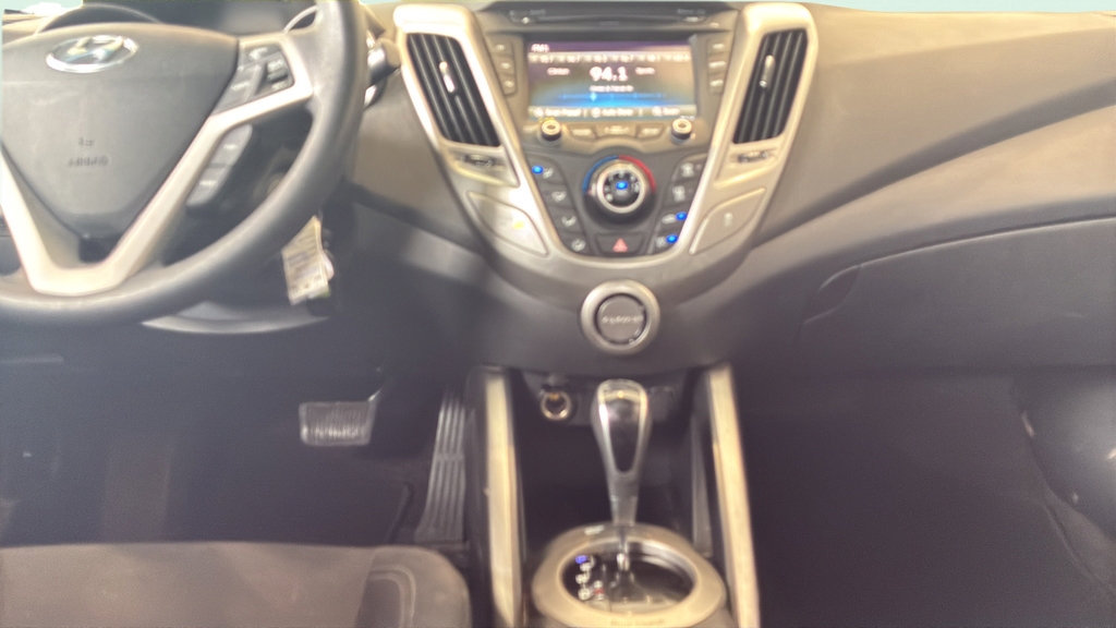 Used 2016 Hyundai Veloster FWD image 30