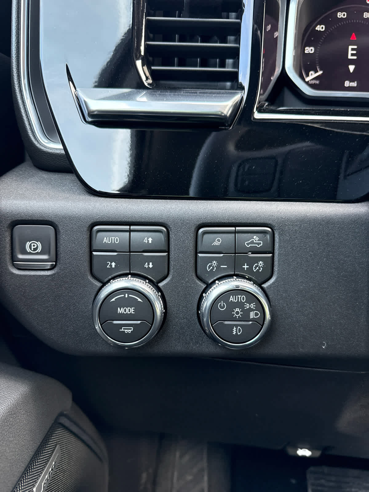 New 2026 GMC Sierra 2500 SLT w/ SLT Premium Package image 26