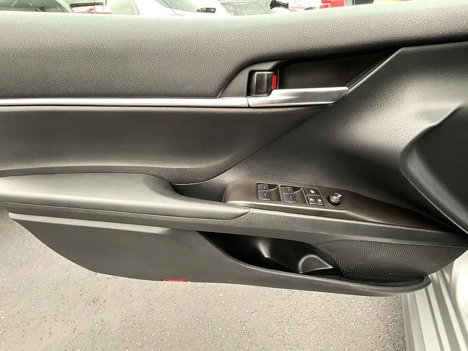 Used 2024 Toyota Camry SE FWD image 17
