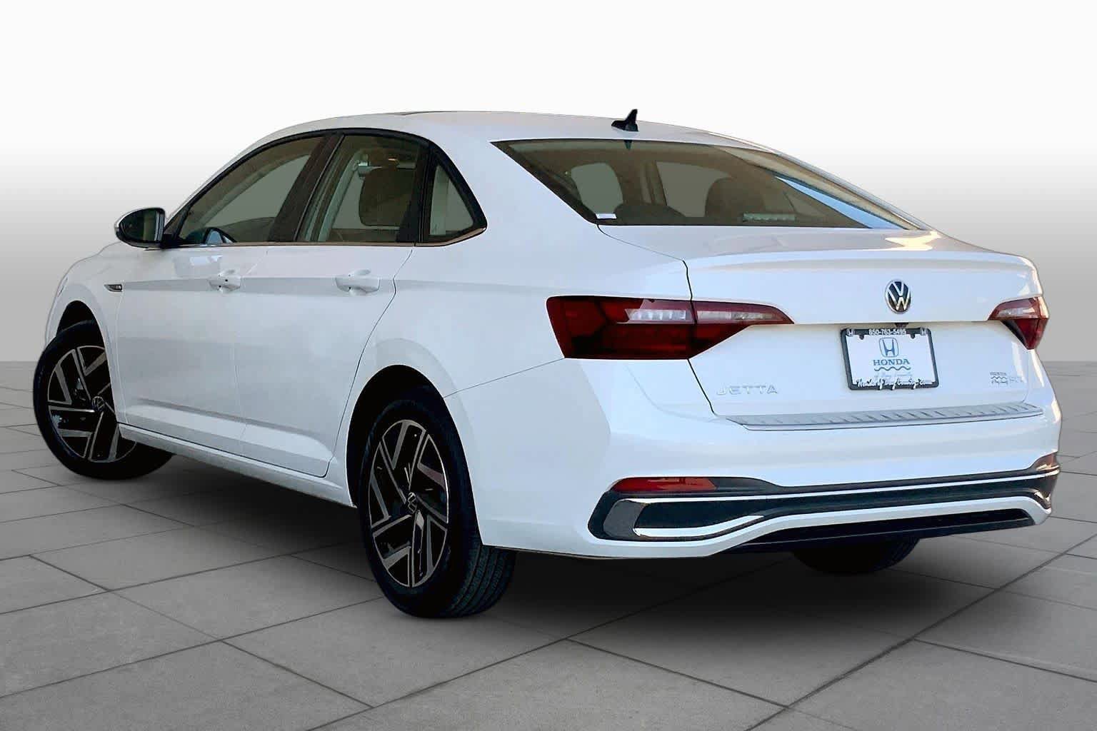 Used 2023 Volkswagen Jetta SEL FWD image 12