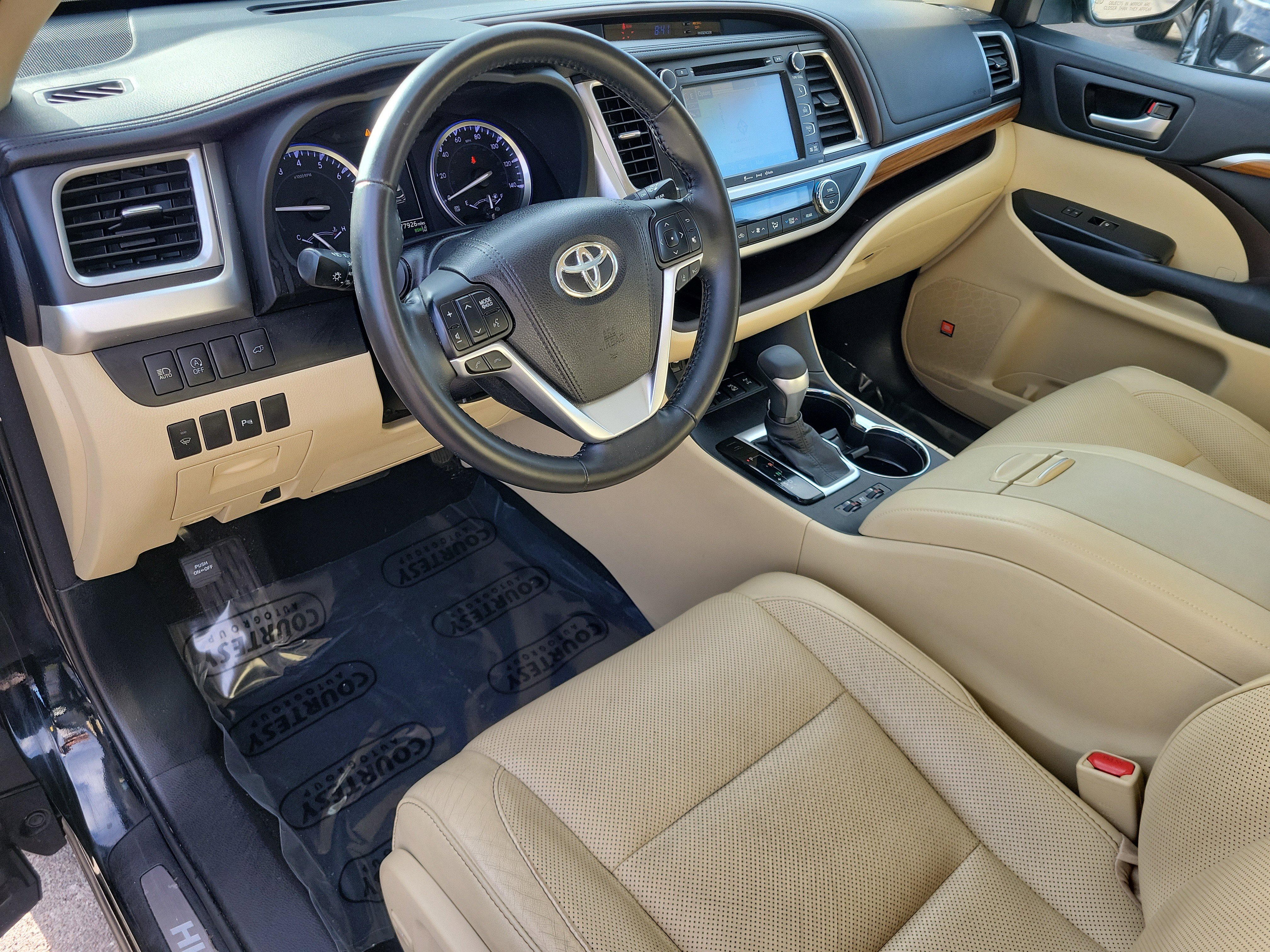 Used 2017 Toyota Highlander Limited w/ Carpet Mat Package image 23