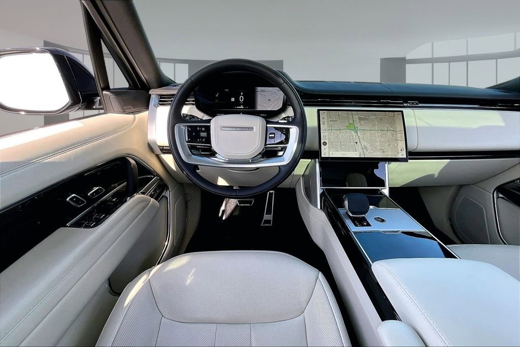 Used 2025 Land Rover Range Rover SE AWD/4WD image 8