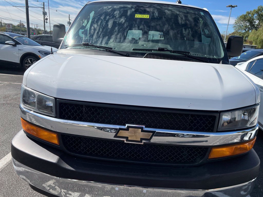 Used 2025 Chevrolet Express 3500 LT w/ LT Preferred Equipment Group RWD image 2
