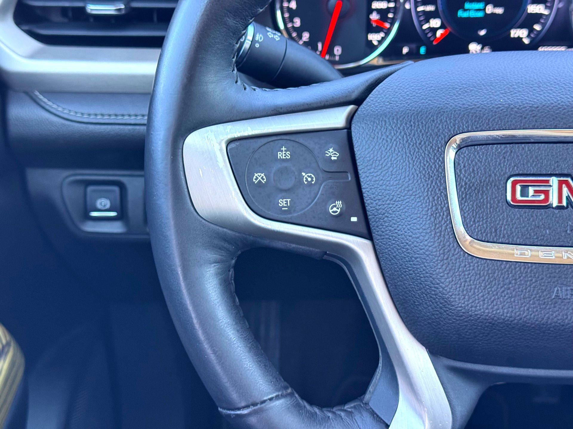 Used 2017 GMC Acadia Denali w/ Technology Package FWD image 23