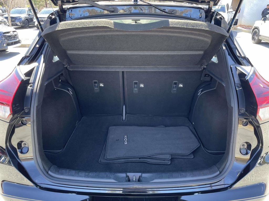 Used 2022 Nissan Kicks SR w/ Premium Package image 11