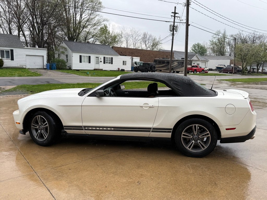 Used 2012 Ford Mustang Premium RWD image 4