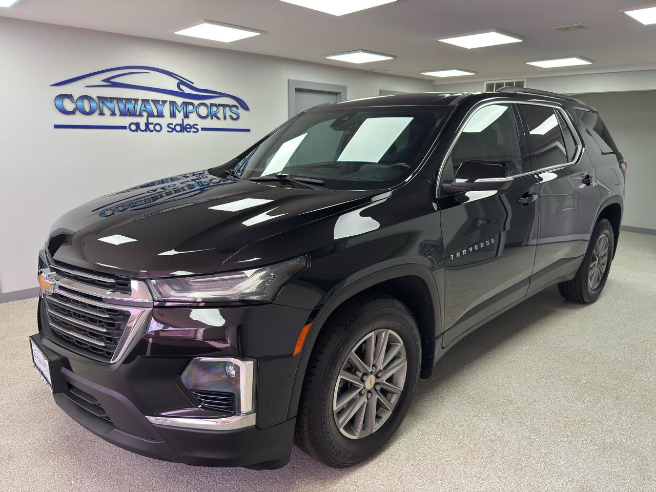 Used 2022 Chevrolet Traverse LT w/ LPO, Floor Liner Package AWD/4WD image 2