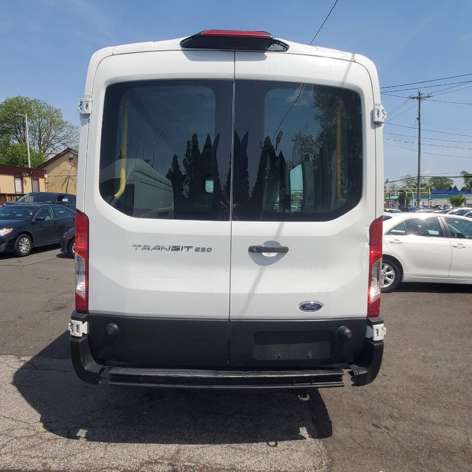 Used 2019 Ford Transit 250 148 Medium Roof RWD image 4