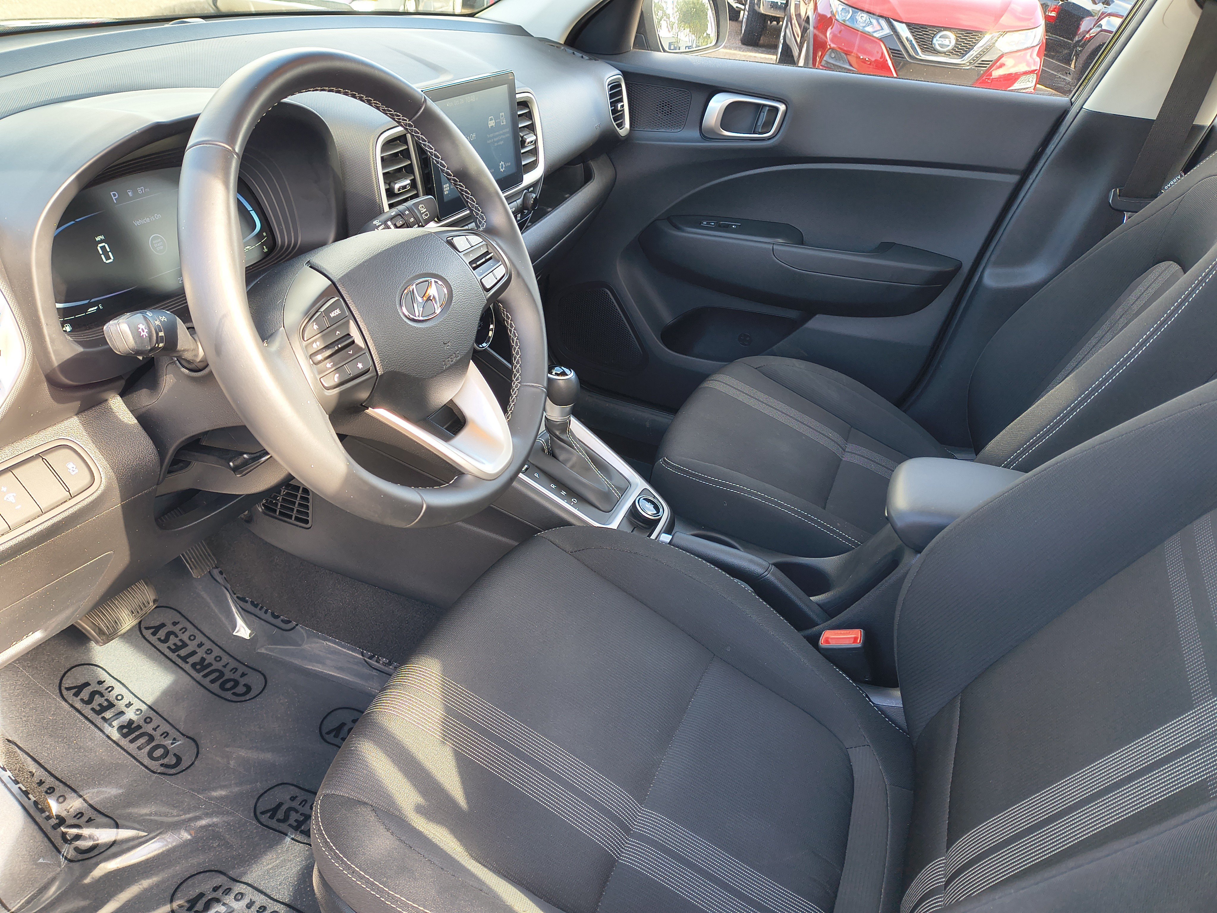 Used 2024 Hyundai Venue SEL FWD image 18