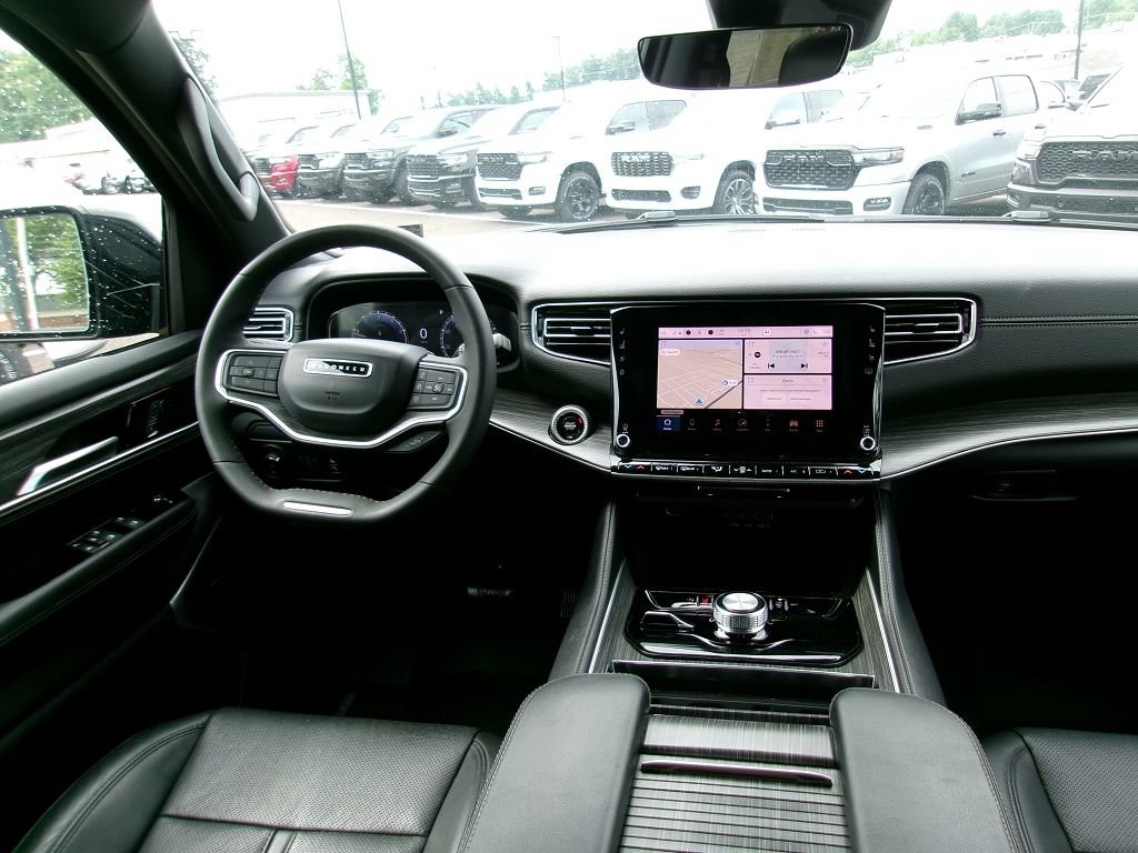 Certified 2024 Jeep Wagoneer L Series II w/ Flexible Seating Group AWD/4WD image 13