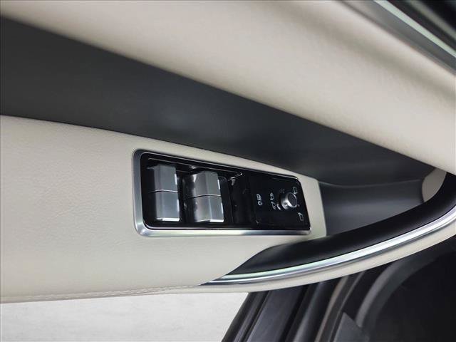 Used 2024 Jaguar XF R-Dynamic SE AWD/4WD image 12