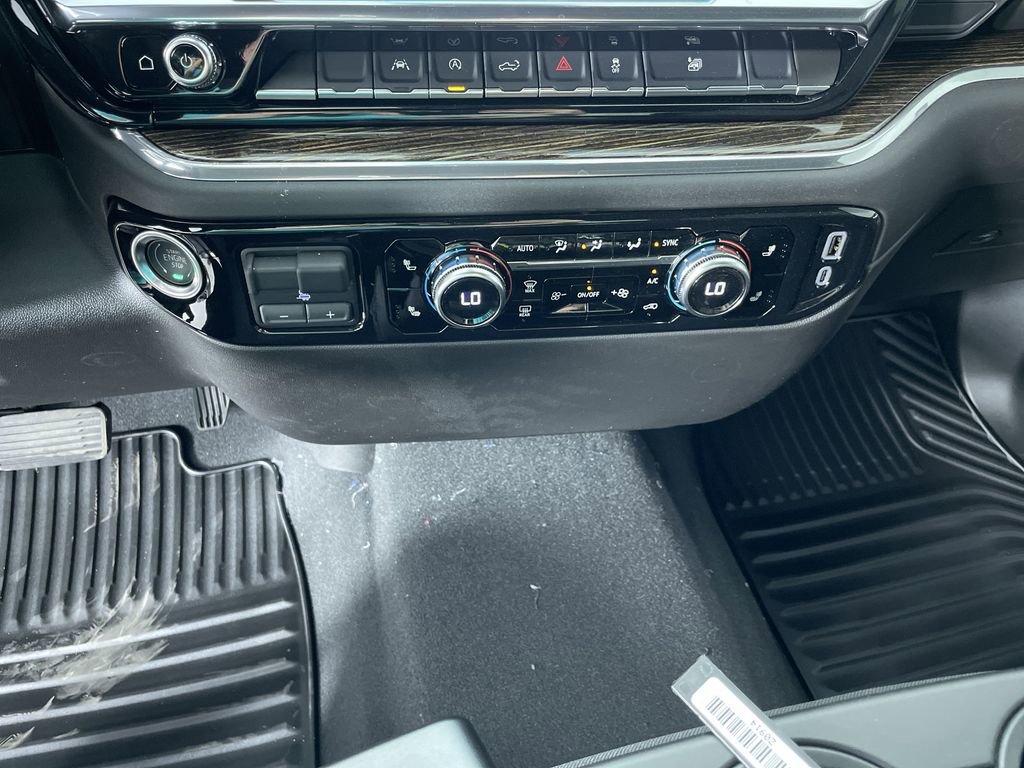 New 2025 GMC Sierra 1500 Elevation image 18