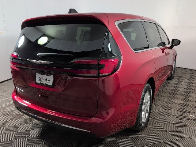 New 2026 Chrysler Pacifica Select image 7