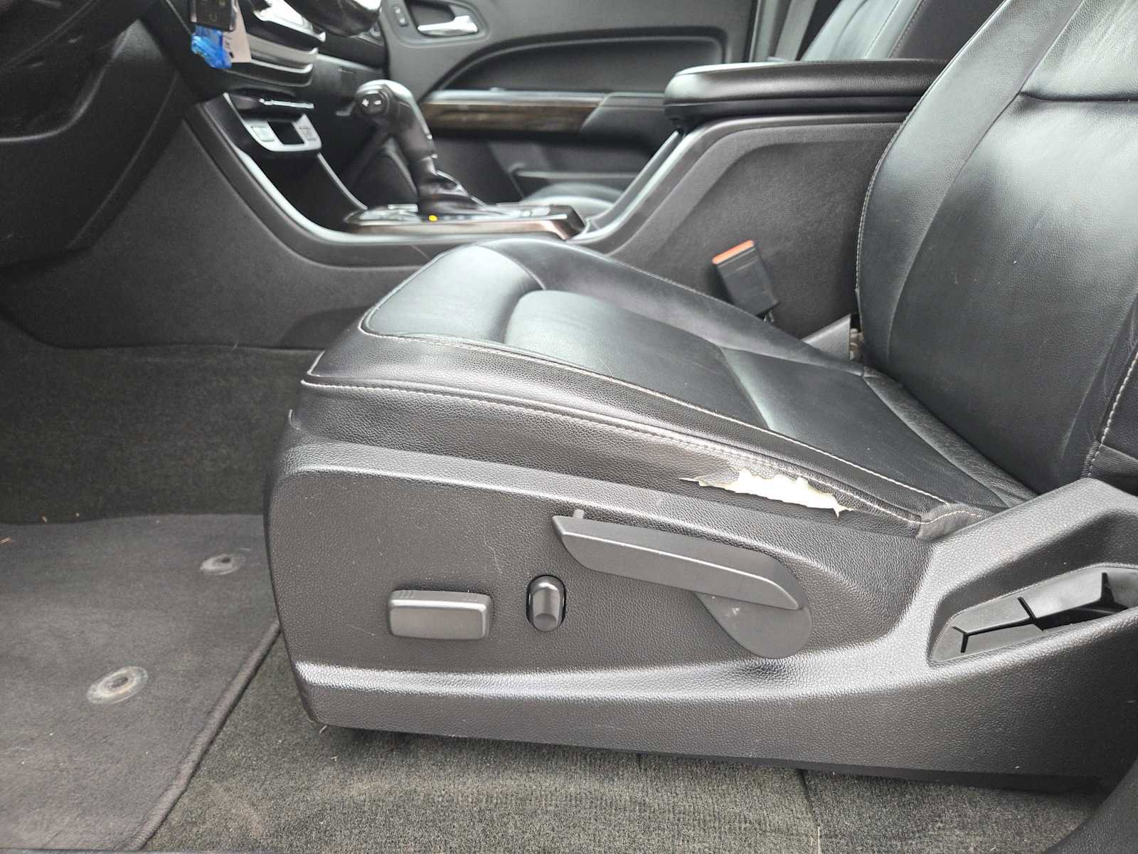 Used 2015 GMC Canyon SLT image 23