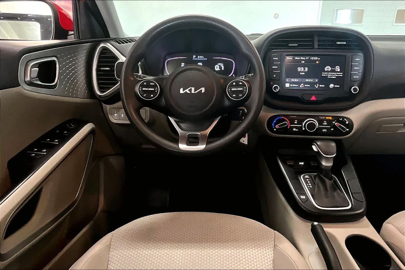 Used 2023 Kia Soul LX w/ LX Technology Package FWD image 12