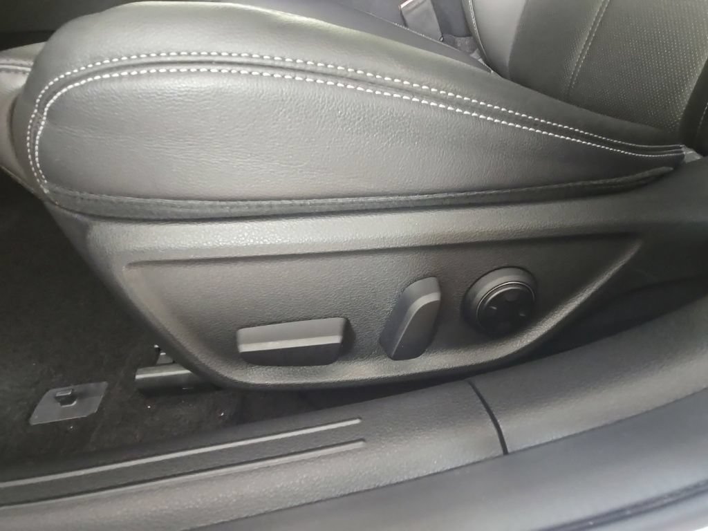 Used 2023 Genesis G70 2.0T RWD image 12