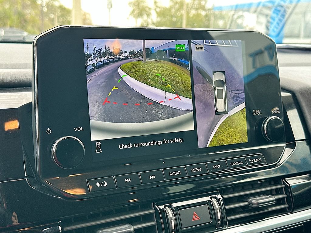 Used 2023 Nissan Pathfinder SL image 14