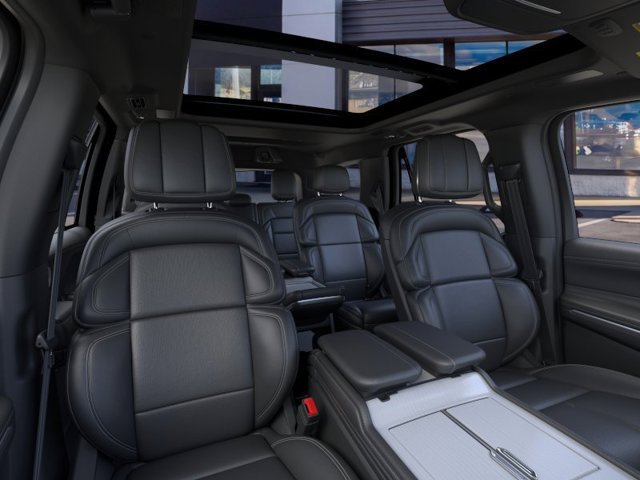 New 2026 Lincoln Navigator Reserve w/ Jet Appearance Package AWD/4WD image 12