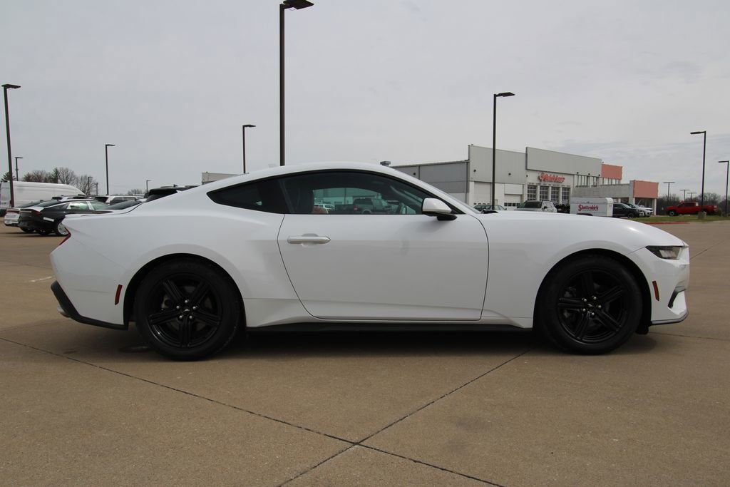 Used 2024 Ford Mustang Premium image 4