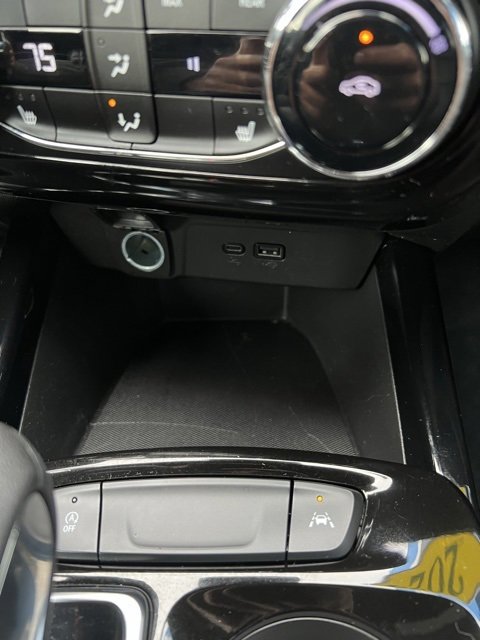 Used 2024 Chevrolet Trax RS image 32