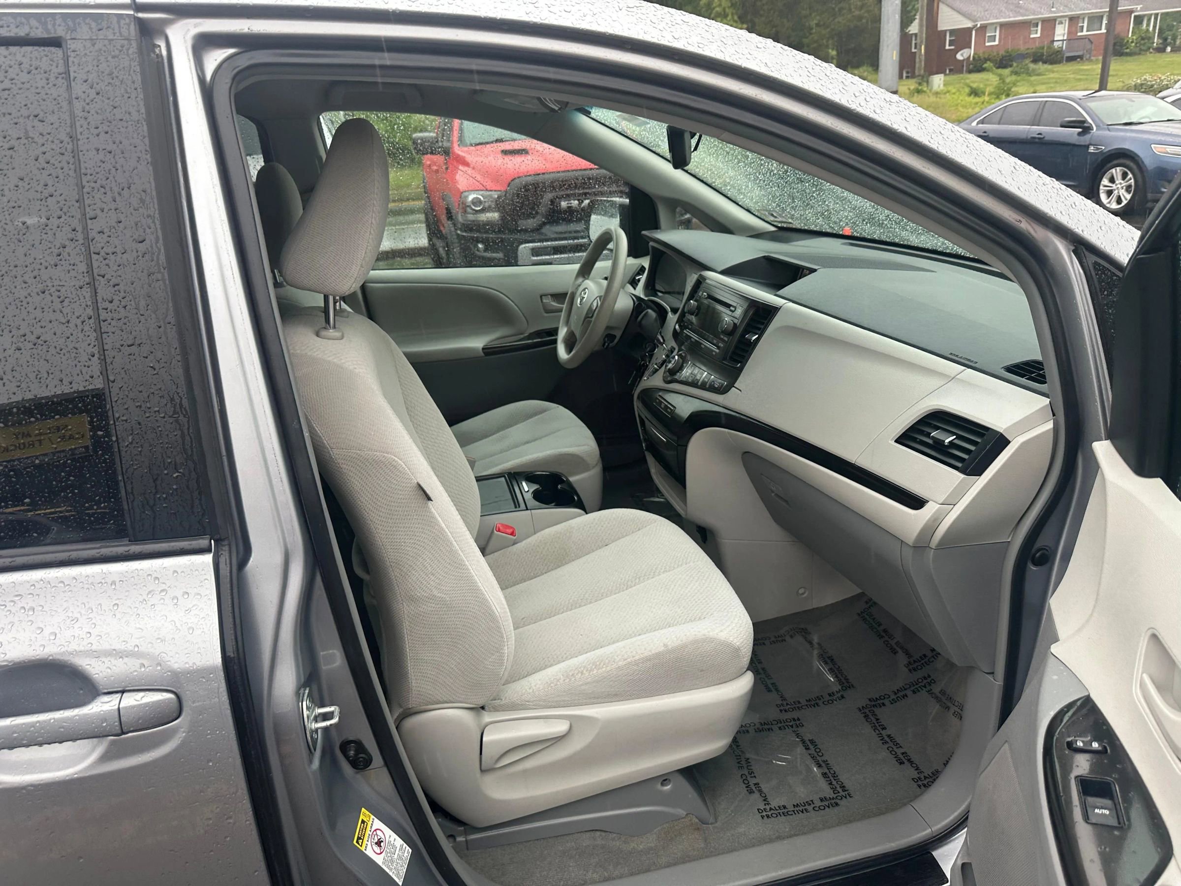 Used 2013 Toyota Sienna LE FWD image 19