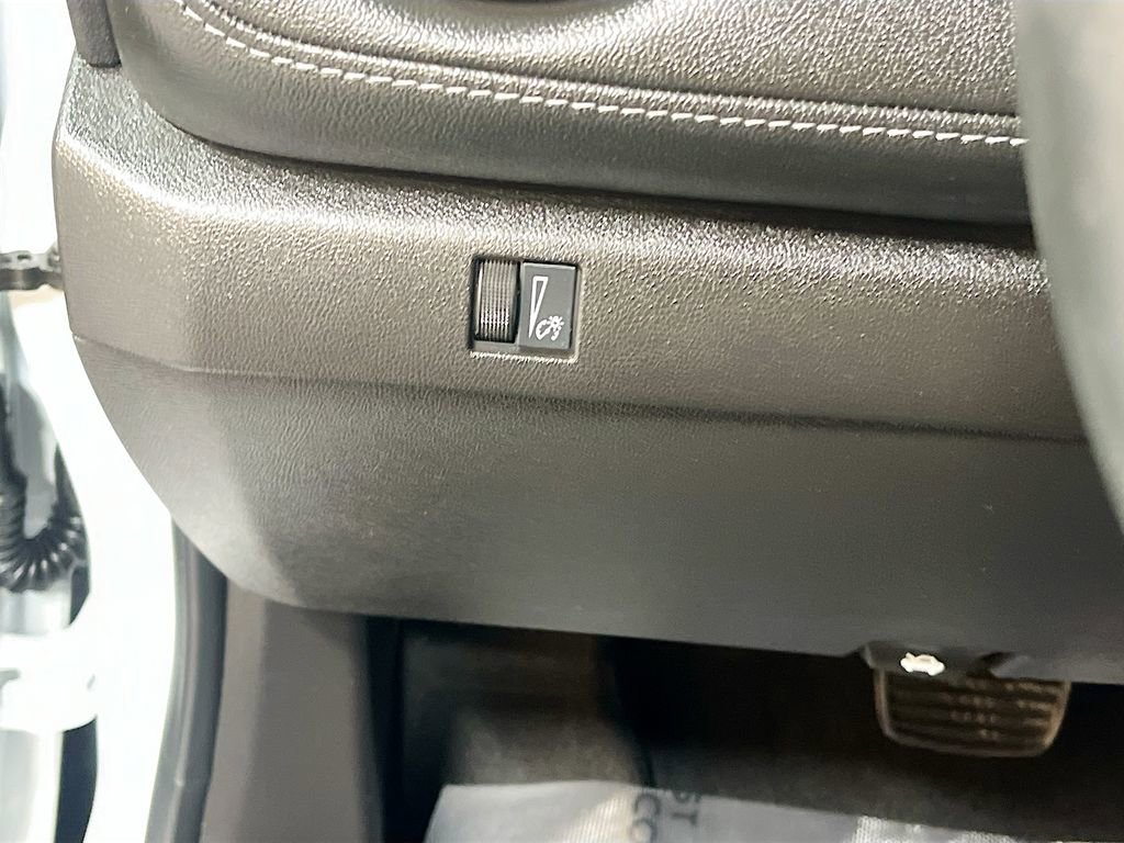 Used 2024 Chevrolet Colorado LT w/ LT Convenience Package image 10