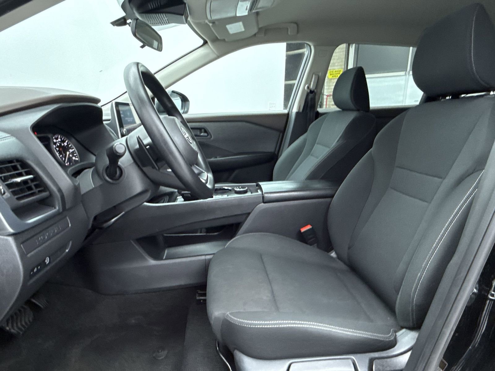 Used 2023 Nissan Rogue S image 11